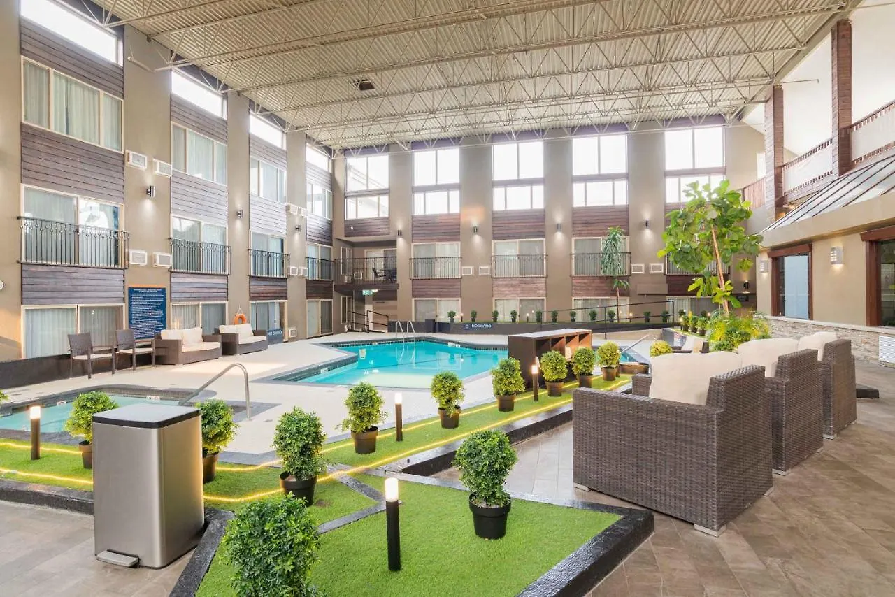 Sandman Hotel Edmonton West 3*,