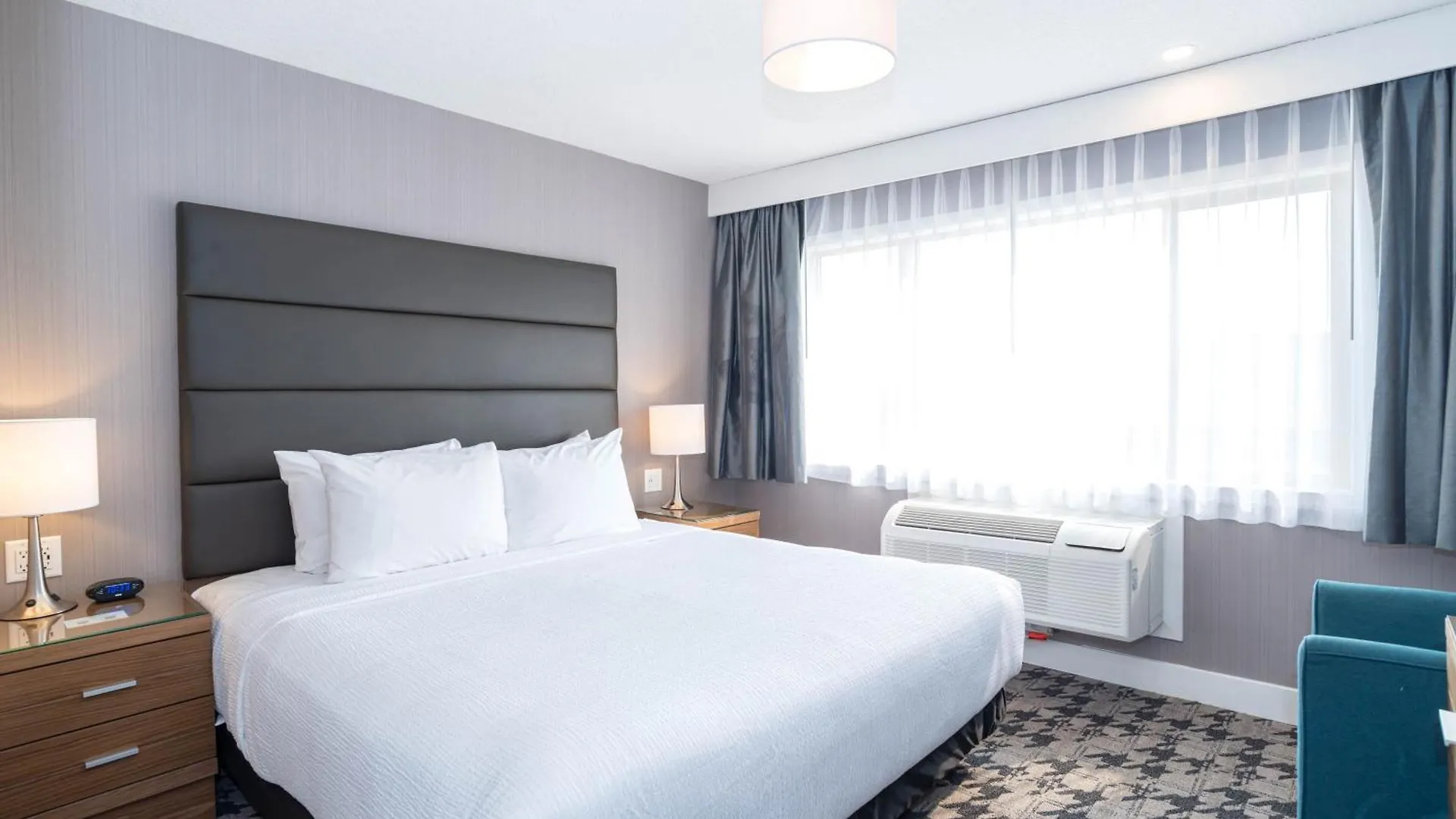 Sandman Hotel Edmonton West 3*,