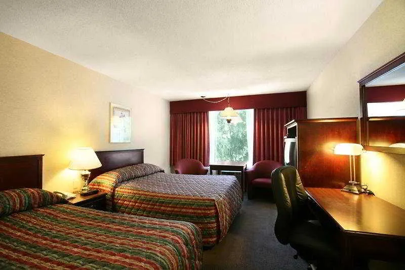 Sandman Hotel Edmonton West 3*,